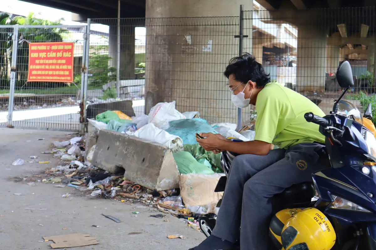 Rác quen mặt, phố quen mùi: Nỗi niềm đô thị TP Hồ Chí Minh - Ảnh 2.
