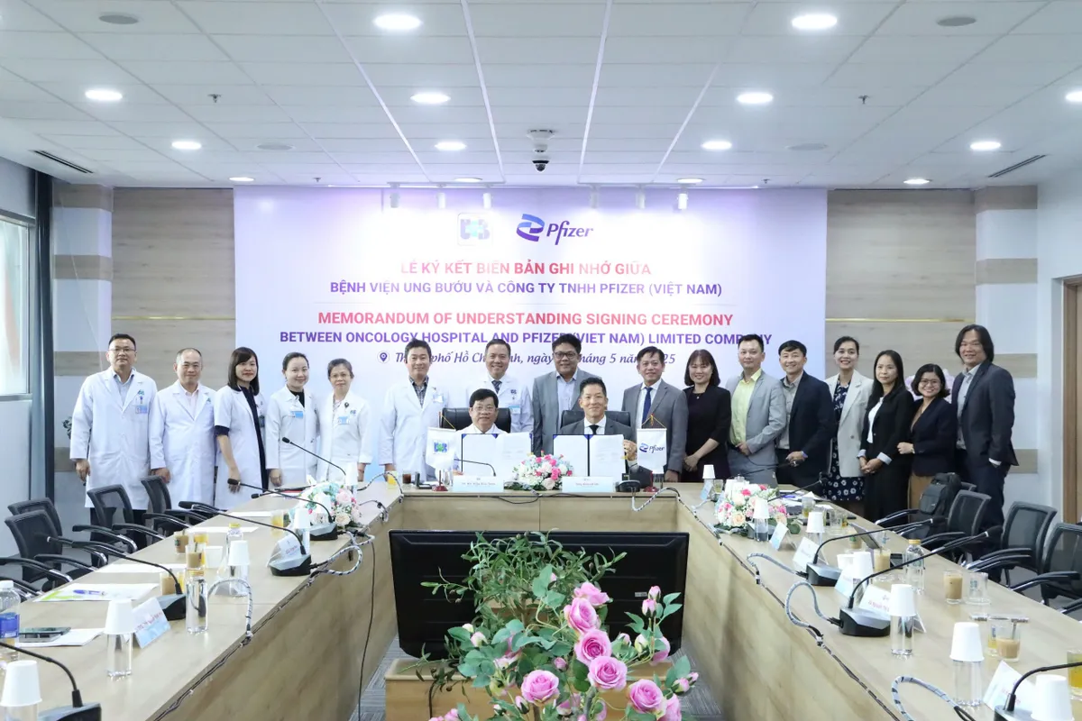 Tầm soát sớm, nâng cao chất lượng điều trị, giảm gánh nặng cho bệnh nhân ung thư - Ảnh 1.