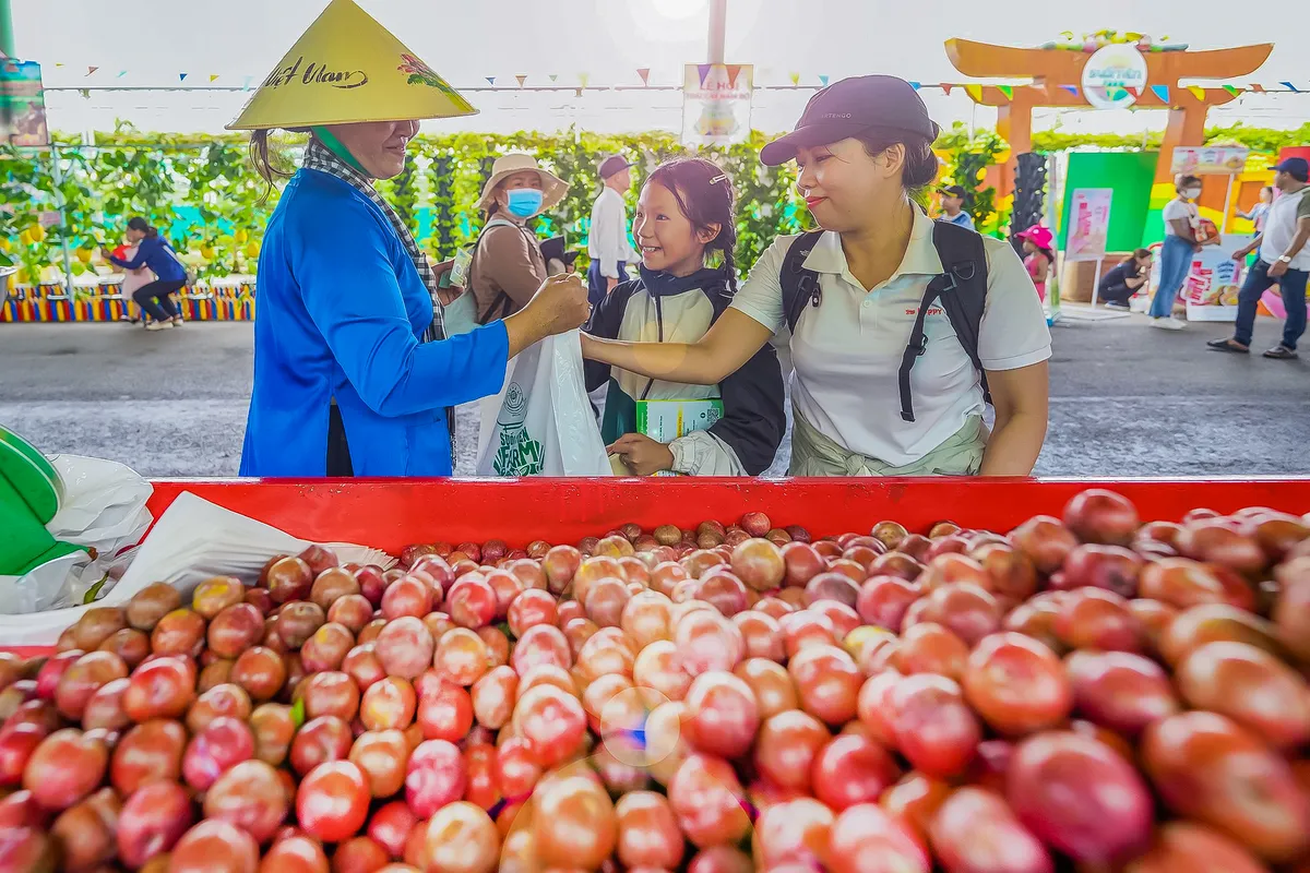 Lễ hội Trái cây Nam Bộ lần thứ 21: Hành trình kết nối nông sản, văn hóa và hội nhập - Ảnh 4. Lễ hội Trái cây Nam Bộ lần thứ 21: Hành trình kết nối nông sản, văn hóa và hội nhập - Ảnh 4.