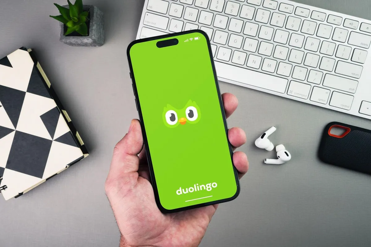 CEO của Duolingo nhận định gây tranh cãi: AI sẽ trở thành giáo viên tốt hơn con người - Ảnh 1.