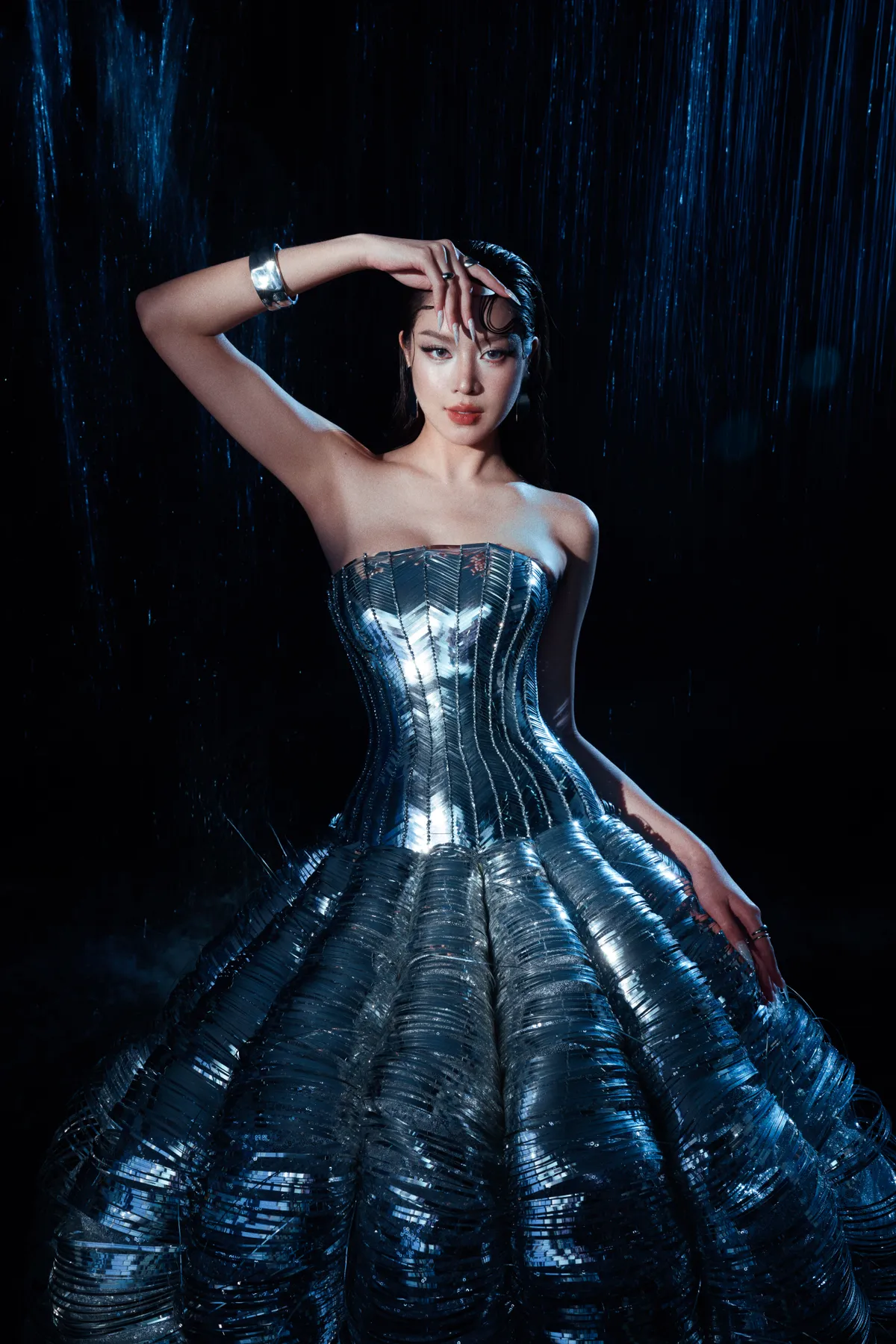 Hoa hậu Thanh Thủy làm nàng thơ trong BST “The Light of Water” - Ảnh 3.