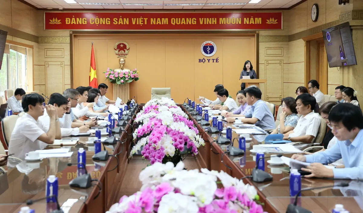 Bộ trưởng Bộ Y tế: Chống hàng giả y tế - Không vùng cấm, không ngoại lệ - Ảnh 1.