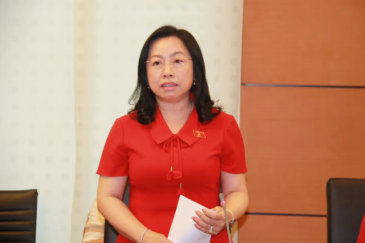 Vàng ngày càng bấp bênh, có người lỗ hàng trăm triệu chỉ trong vài ngày - Ảnh 2.