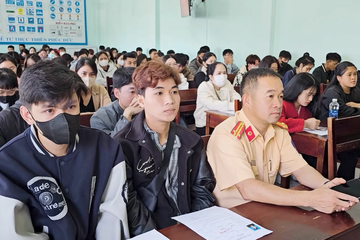 Lâm Đồng: Hoàn thành kỳ thi sát hạch lái xe do Công an tỉnh tổ chức - Ảnh 1.