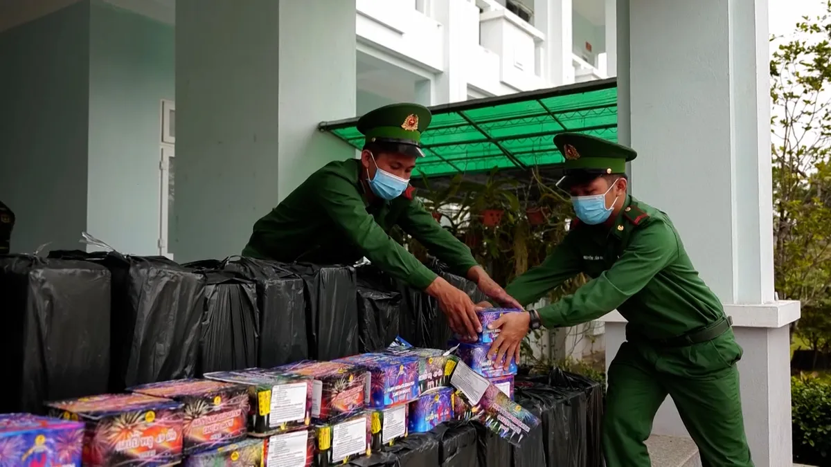 Các tỉnh ĐBSCL đồng loạt ra quân chống hàng giả, buôn lậu - Ảnh 1.