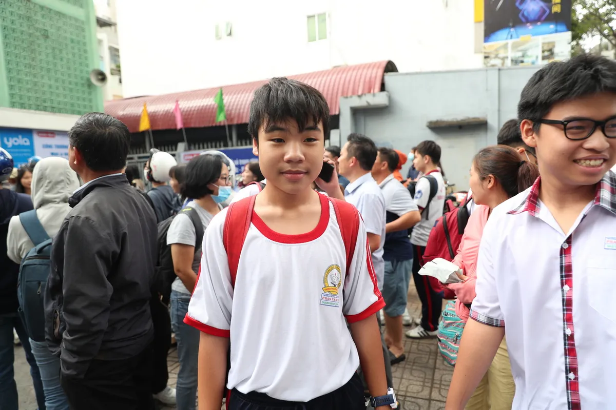 Đề thi Ngữ văn của trường Phổ thông Năng khiếu đề cập đến ranh giới giữa nghệ thuật đích thực và sản phẩm sao chép bằng công nghệ - Ảnh 3.