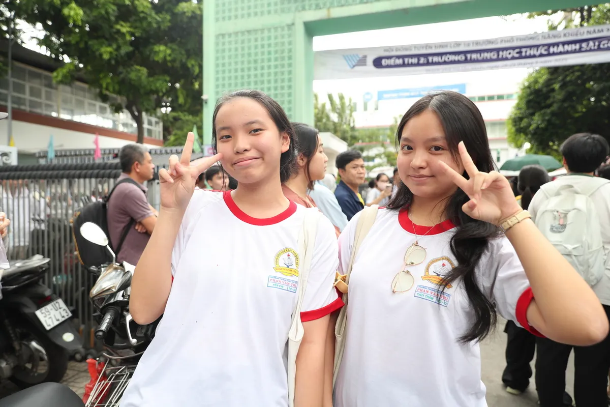 Đề thi Ngữ văn của trường Phổ thông Năng khiếu đề cập đến ranh giới giữa nghệ thuật đích thực và sản phẩm sao chép bằng công nghệ - Ảnh 4.