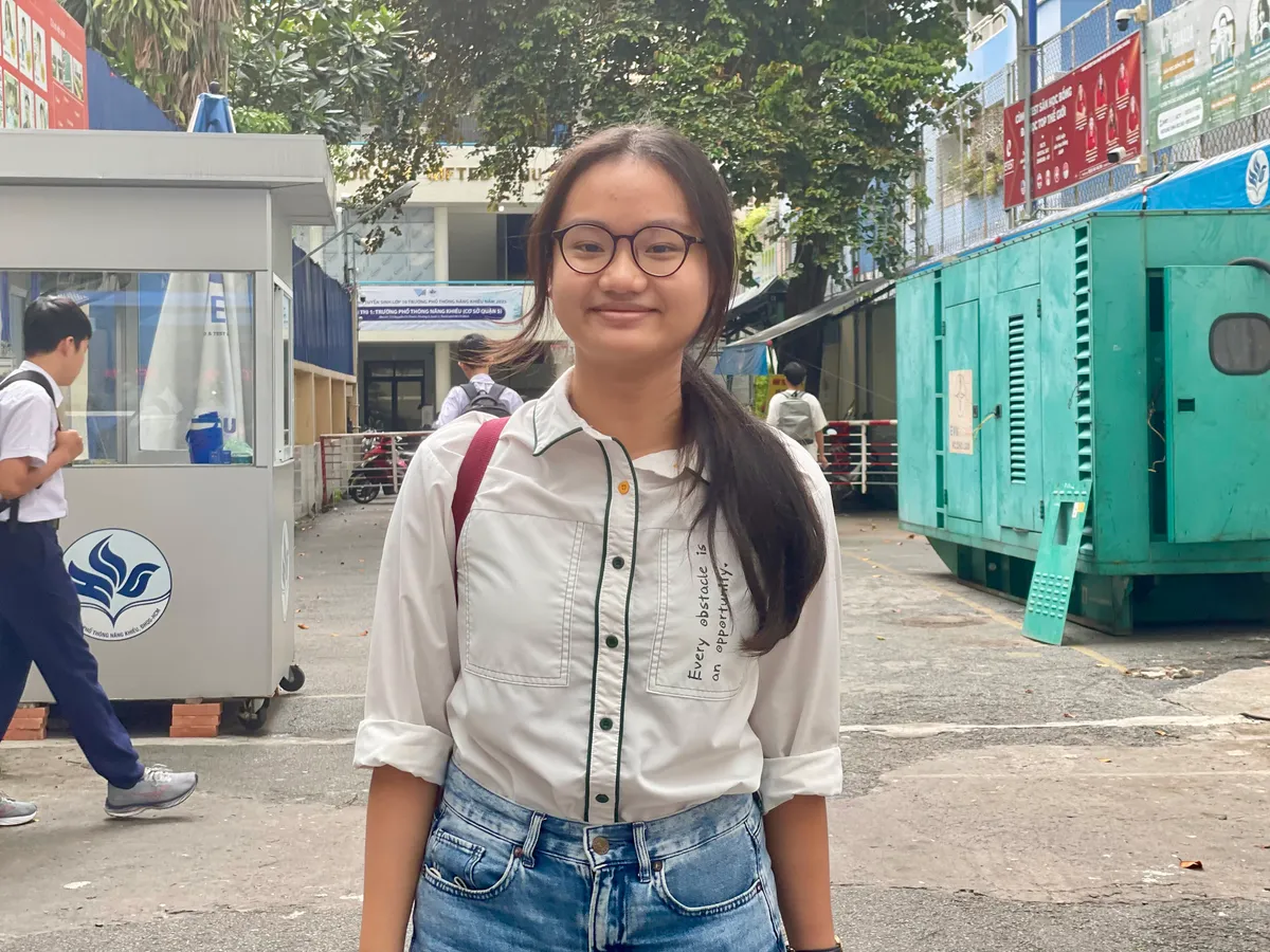 Đề thi Ngữ văn của trường Phổ thông Năng khiếu đề cập đến ranh giới giữa nghệ thuật đích thực và sản phẩm sao chép bằng công nghệ - Ảnh 6.