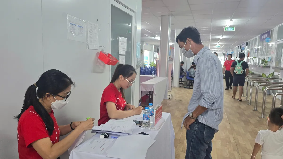 Chương trình “Trái tim cho em” tổ chức khám sàng lọc bệnh tim bẩm sinh tại tỉnh Vĩnh Long - Ảnh 10.