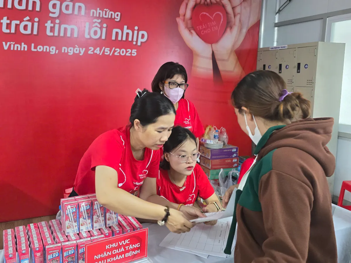 Chương trình “Trái tim cho em” tổ chức khám sàng lọc bệnh tim bẩm sinh tại tỉnh Vĩnh Long - Ảnh 9.