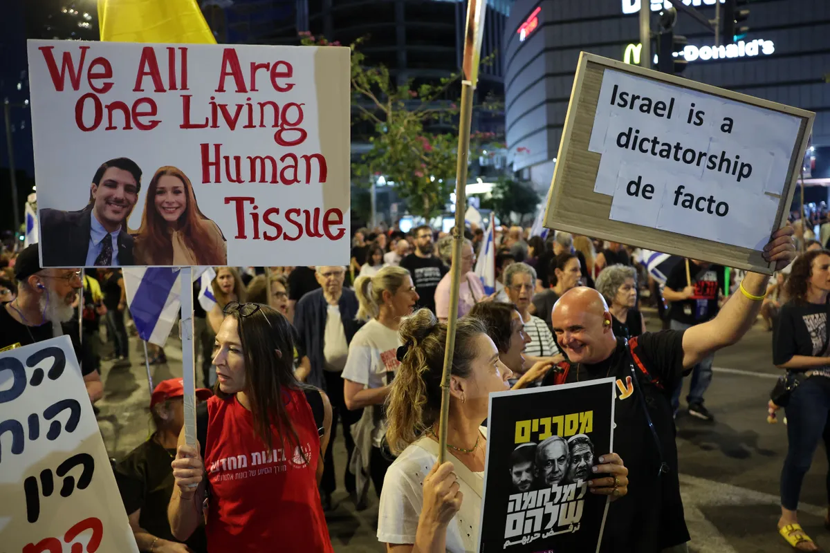 Hàng nghìn người Israel biểu tình yêu cầu giải cứu con tin - Ảnh 1.