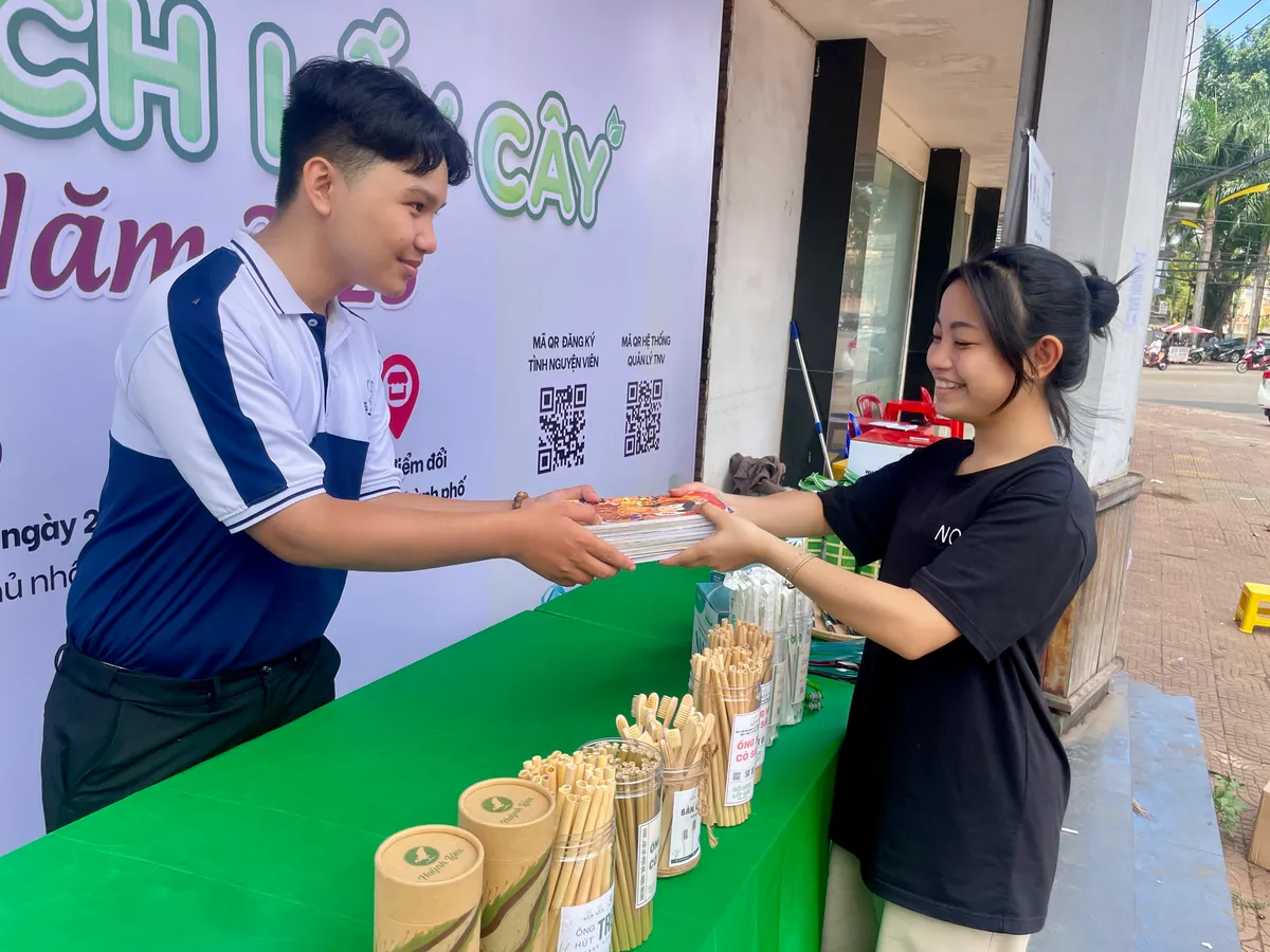 Gieo mầm tri thức từ chương trình “Đổi sách lấy cây” - Ảnh 3.