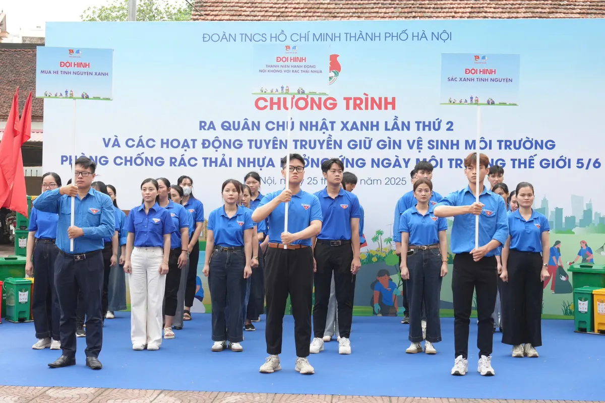 Hà Nội: Sôi nổi ra quân Ngày Chủ nhật xanh, lan tỏa thông điệp sống xanh vì môi trường - Ảnh 1.