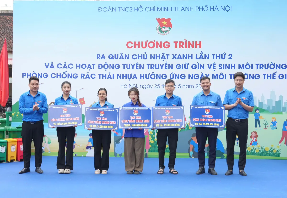 Hà Nội: Sôi nổi ra quân Ngày Chủ nhật xanh, lan tỏa thông điệp sống xanh vì môi trường - Ảnh 3.