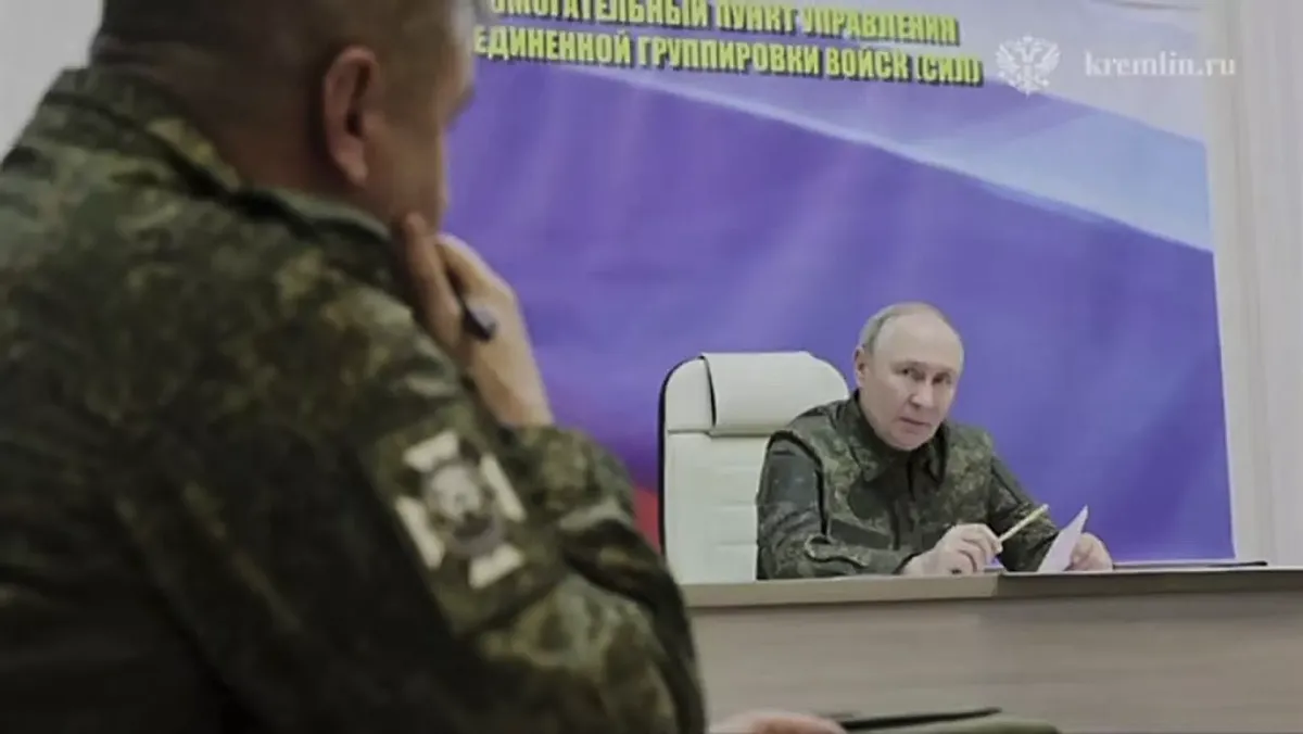 Trực thăng chở Tổng thống Putin rơi vào tâm điểm cuộc tấn công bằng UAV của Ukraine - Ảnh 1.