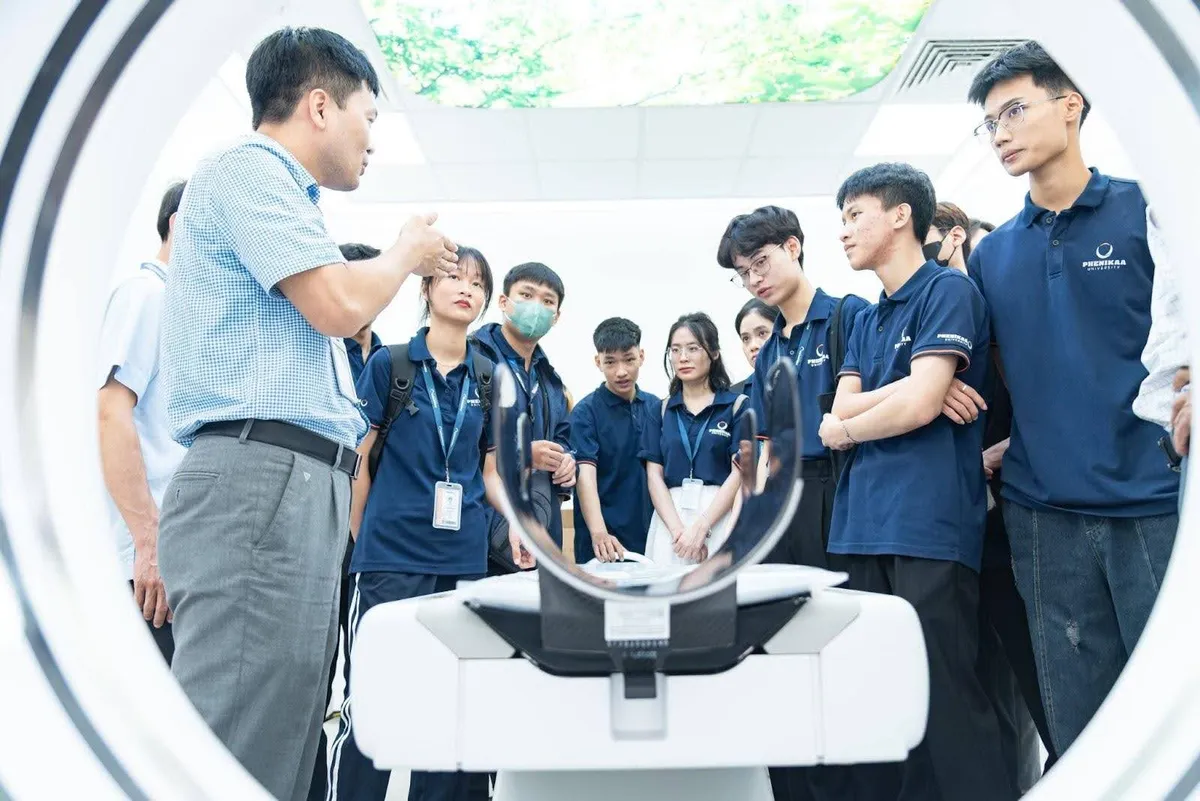 Học thực chiến – Làm thật sớm: Sinh viên Phenikaa chạm tay vào cơ hội nghề nghiệp từ giảng đường - Ảnh 3.