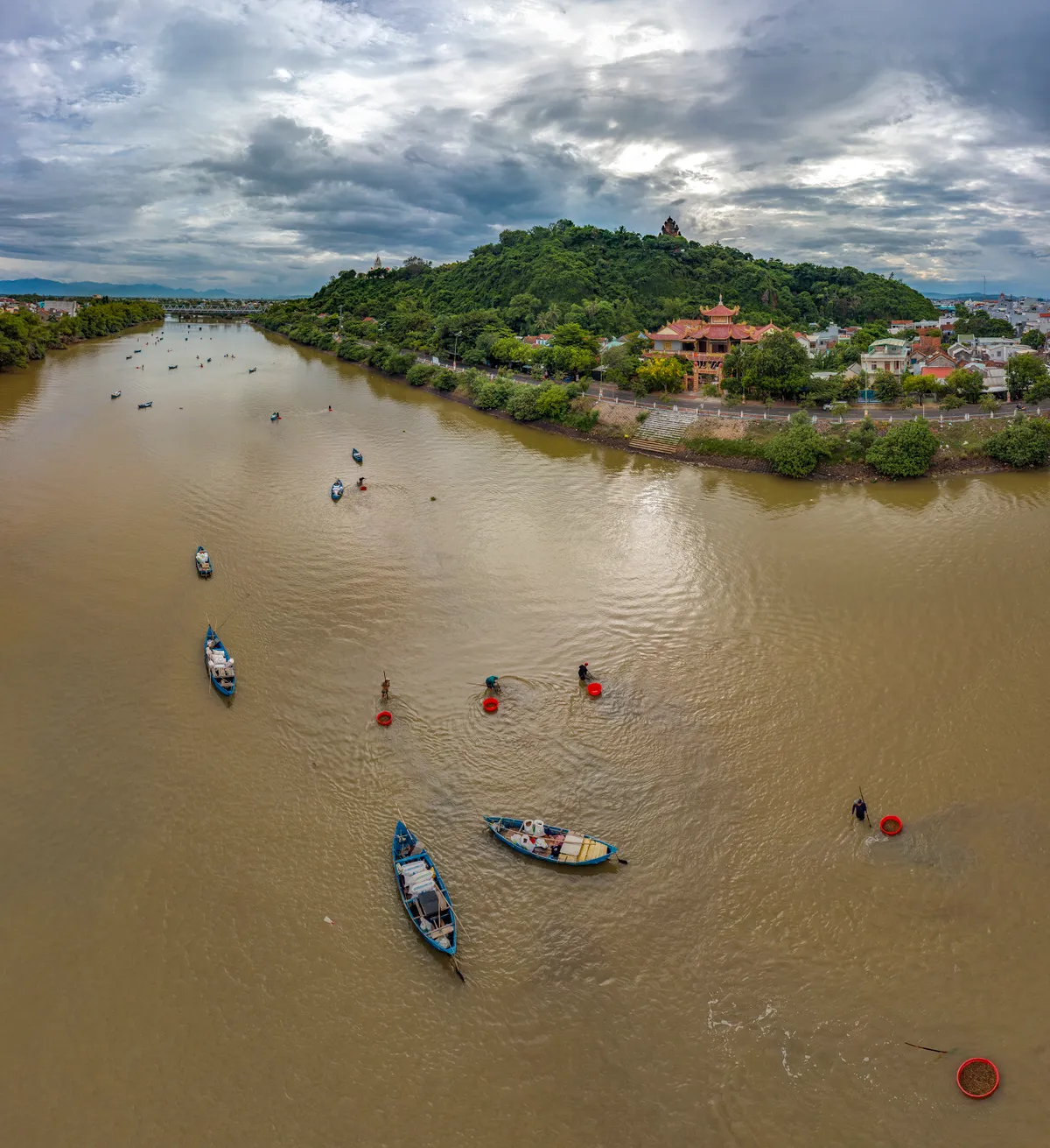 Sống nơi cửa biển - Ảnh 3.