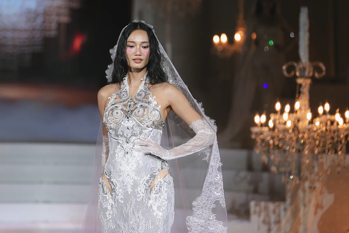 Dàn hoa hậu, á hậu khoe nhan sắc lộng lẫy trong đầm cưới của Chung Thanh Phong - Ảnh 7.