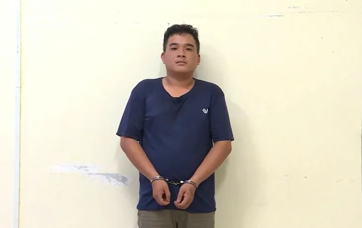 Bắt khẩn cấp thanh ni&ecirc;n bỏ chạy, k&eacute;o theo CSGT tr&ecirc;n y&ecirc;n xe m&aacute;y - Ảnh 1.