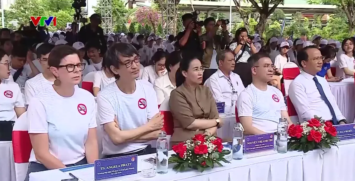 Vạch trần sự hấp dẫn giả tạo về thuốc lá điện tử - Ảnh 2.