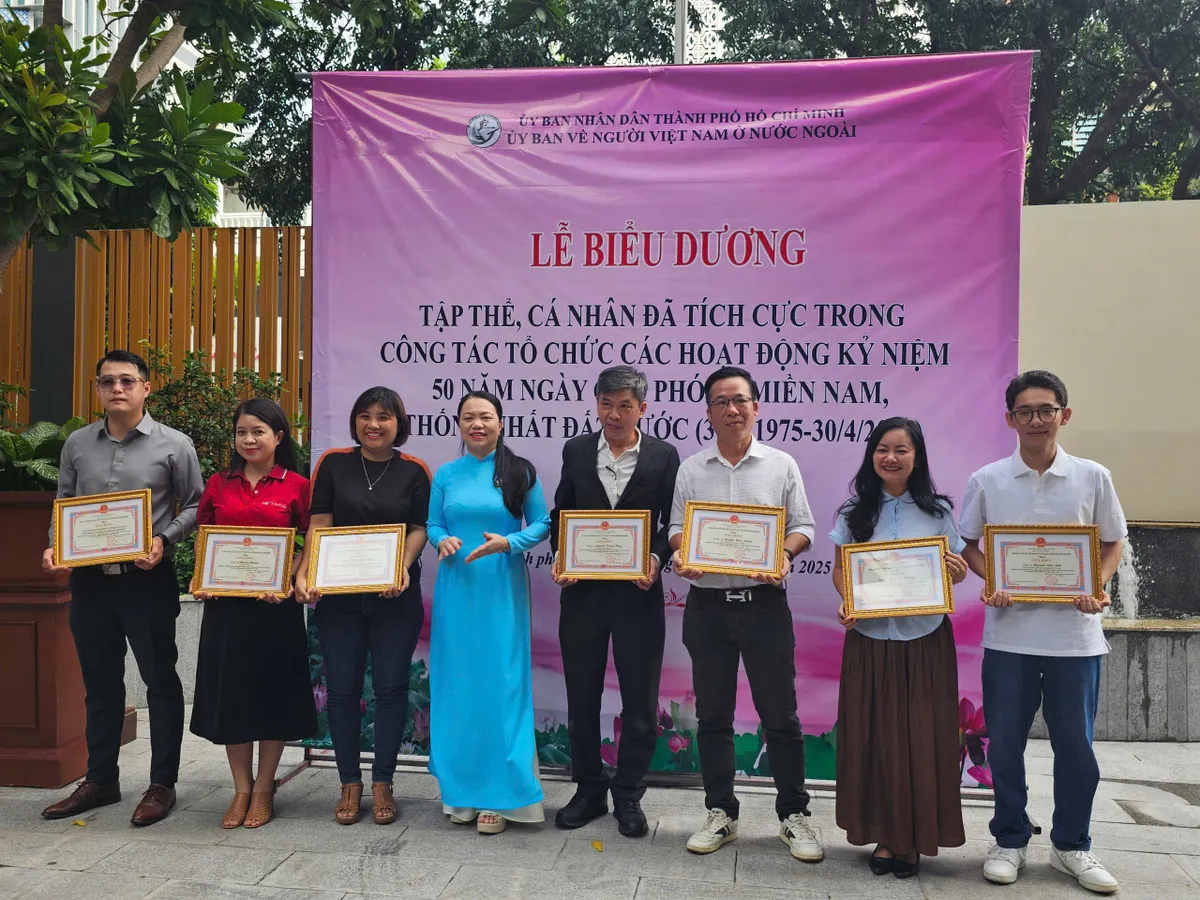 Cộng đồng người Việt Nam ở nước ngoài thắt chặt sợi dây gắn bó với cội nguồn, với Tổ quốc - Ảnh 3.