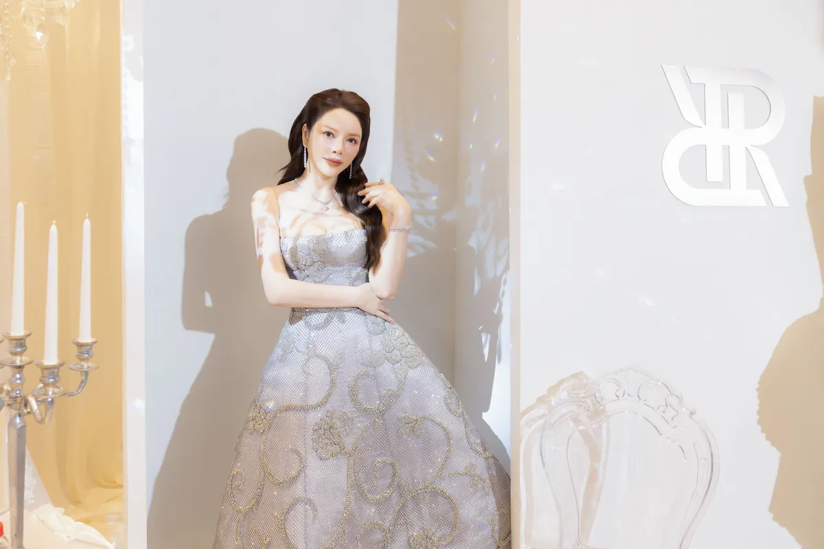 Nhã Phương, Hari Won và dàn sao hội tụ tại show diễn mở màn Vietnam Couture Fashion Week - Ảnh 3.