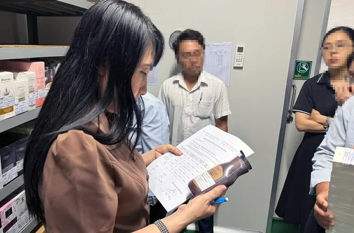 Thống nhất khởi tố vụ án liên quan mỹ phẩm bị đình chỉ lưu hành của công ty chồng Đoàn Di Băng Thống nhất khởi tố vụ án liên quan mỹ phẩm bị đình chỉ lưu hành của công ty chồng Đoàn Di Băng