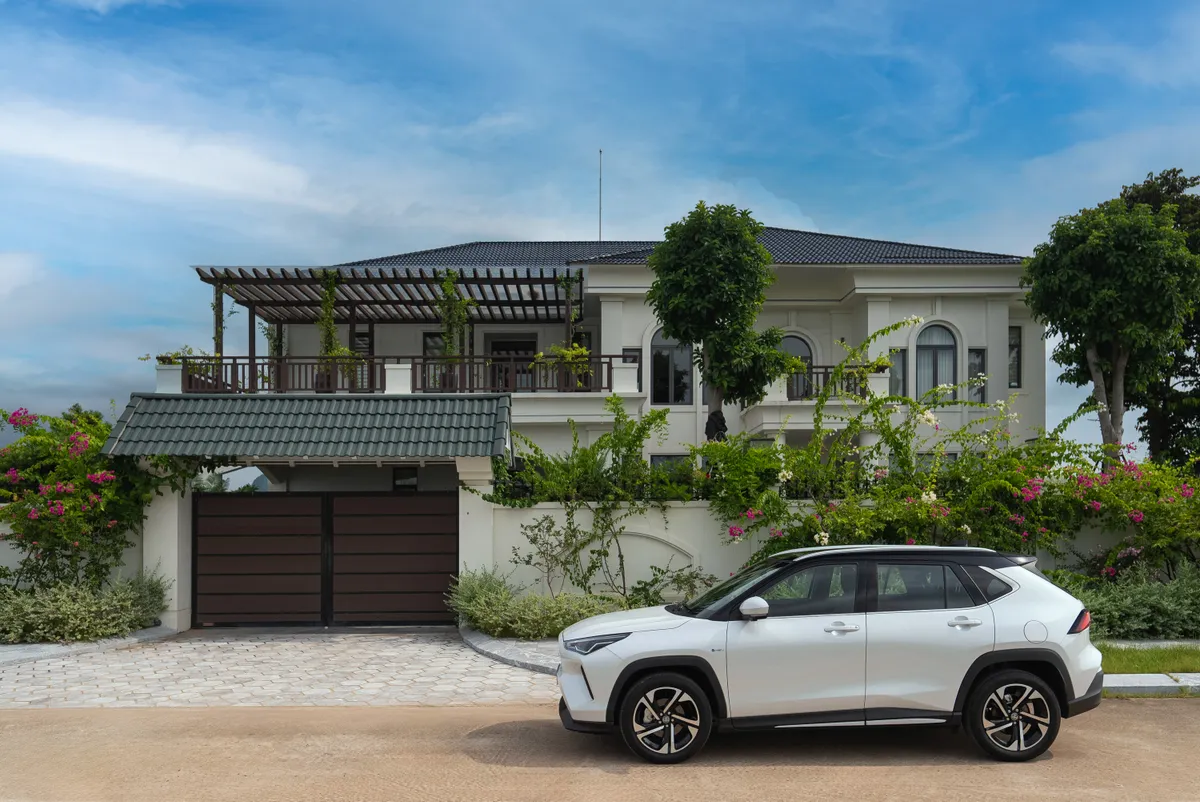 Tự tin xuống phố cùng Toyota Yaris Cross, mẫu xe “hot” nhất phân khúc B-SUV - Ảnh 1.