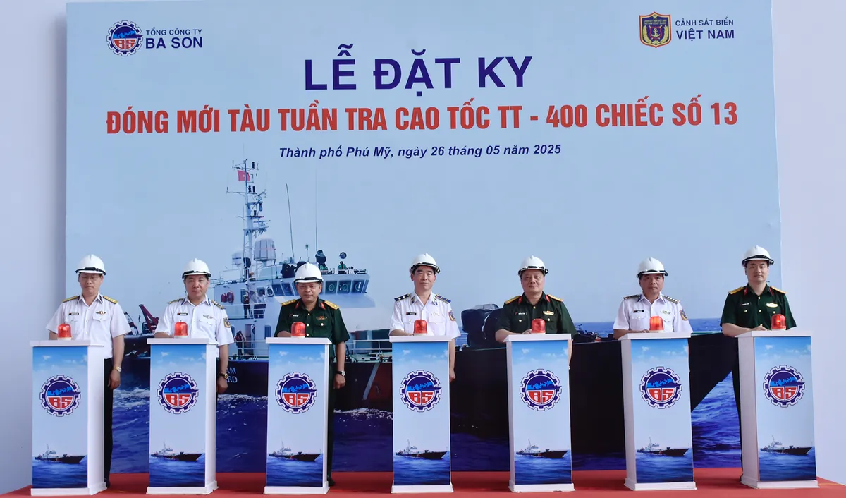 Cảnh sát biển Việt Nam sắp nhận tàu cao tốc hiện đại - Ảnh 1.