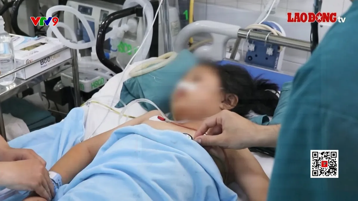 2705-PNHN.- BE GAI 8 TUOI.jpg