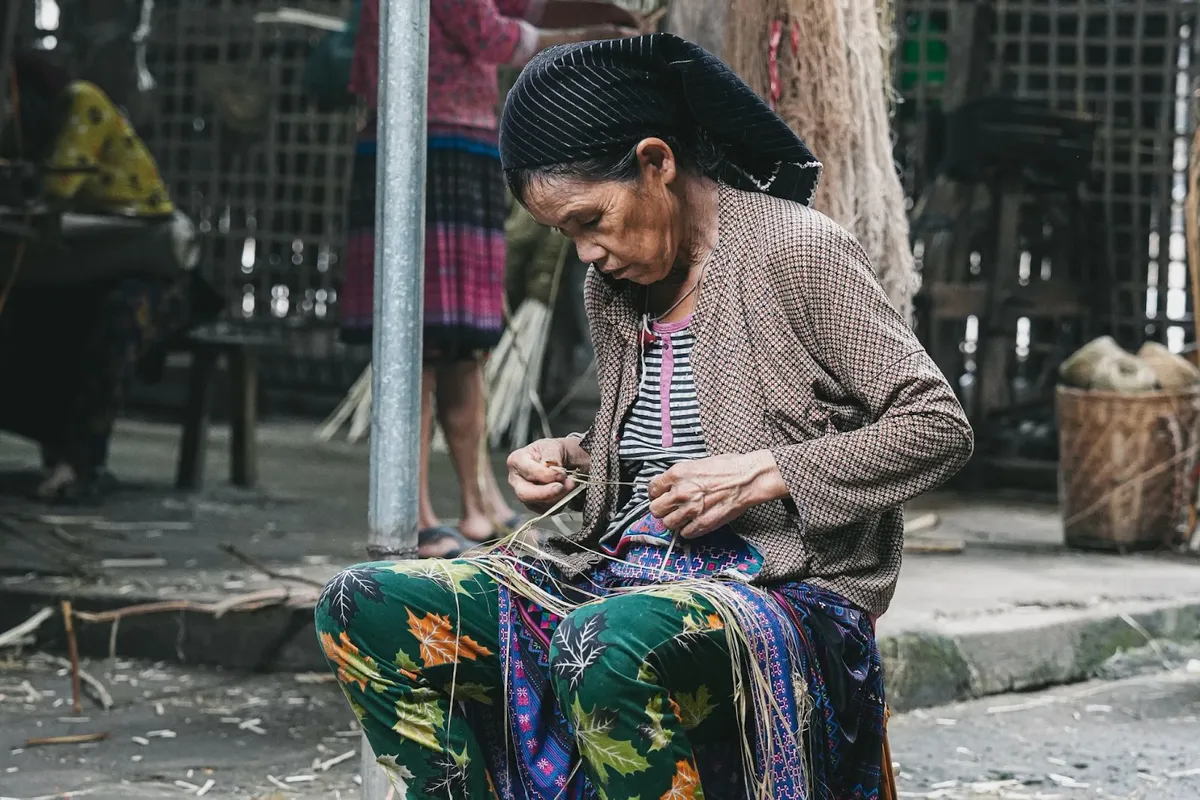 Những đôi tay kể chuyện bằng sợi lanh Lùng Tám  - Ảnh 3.
