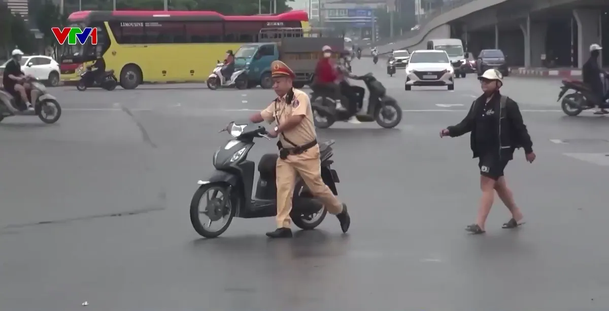 CSGT Hà Nội triển khai ghi hình lưu động công khai kết hợp bí mật để xử phạt - Ảnh 1.