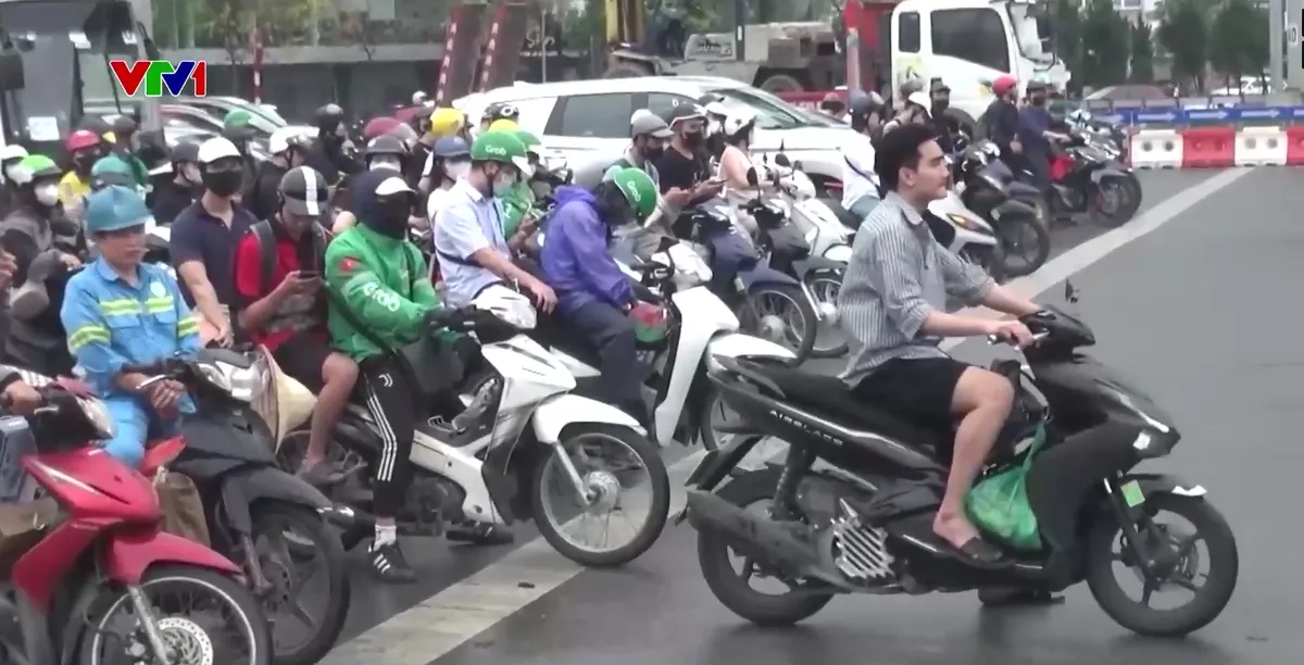 CSGT Hà Nội triển khai ghi hình lưu động công khai kết hợp bí mật để xử phạt - Ảnh 3.