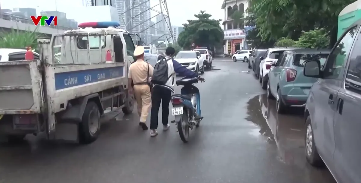 CSGT Hà Nội triển khai ghi hình lưu động công khai kết hợp bí mật để xử phạt - Ảnh 4.
