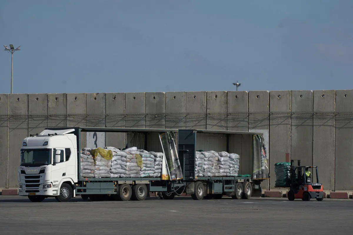 170 xe tải viện trợ nhân đạo tiếp tục vào Gaza - Ảnh 1.