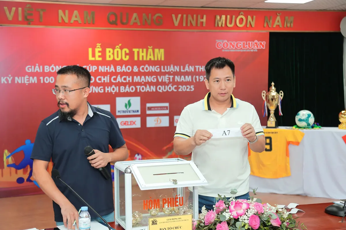 16 đội tham gia tranh tài tại Giải bóng đá Cúp Nhà báo & Công luận 2025 - Ảnh 12.