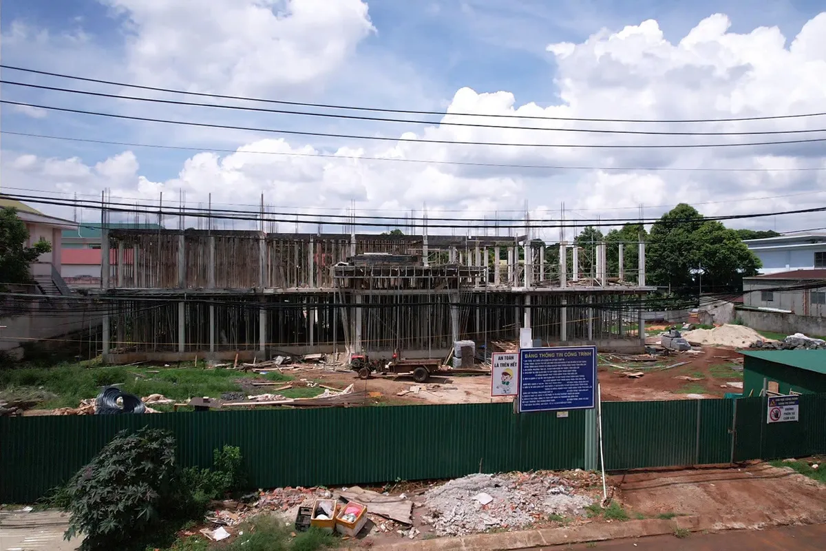 Đắk Lắk: Dùng tiền thu nhập tăng thêm của nhân viên để xây trụ sở Ban quản lý dự án tỉnh - Ảnh 1.
