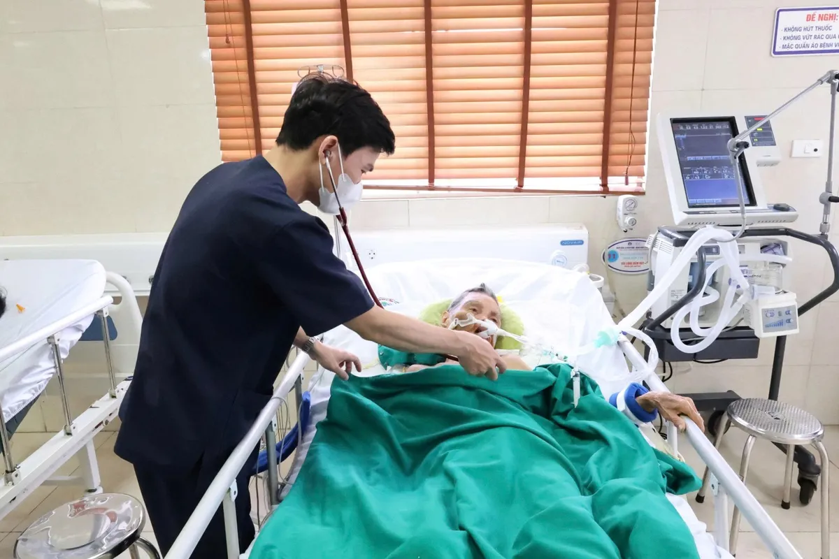 Phát hiện sớm, xử trí kịp thời giúp nhiều cụ già thoát đột quỵ tử vong - Ảnh 1.