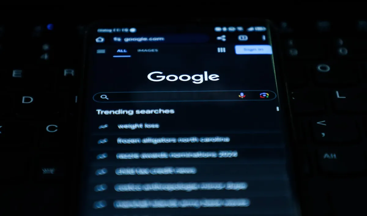 Apple Thừa Nhận: "Điều Chưa Từng Xảy Ra Suốt 22 Năm Qua" – Tìm Kiếm Google Trên Safari Giảm Lần Đầu Vì AI