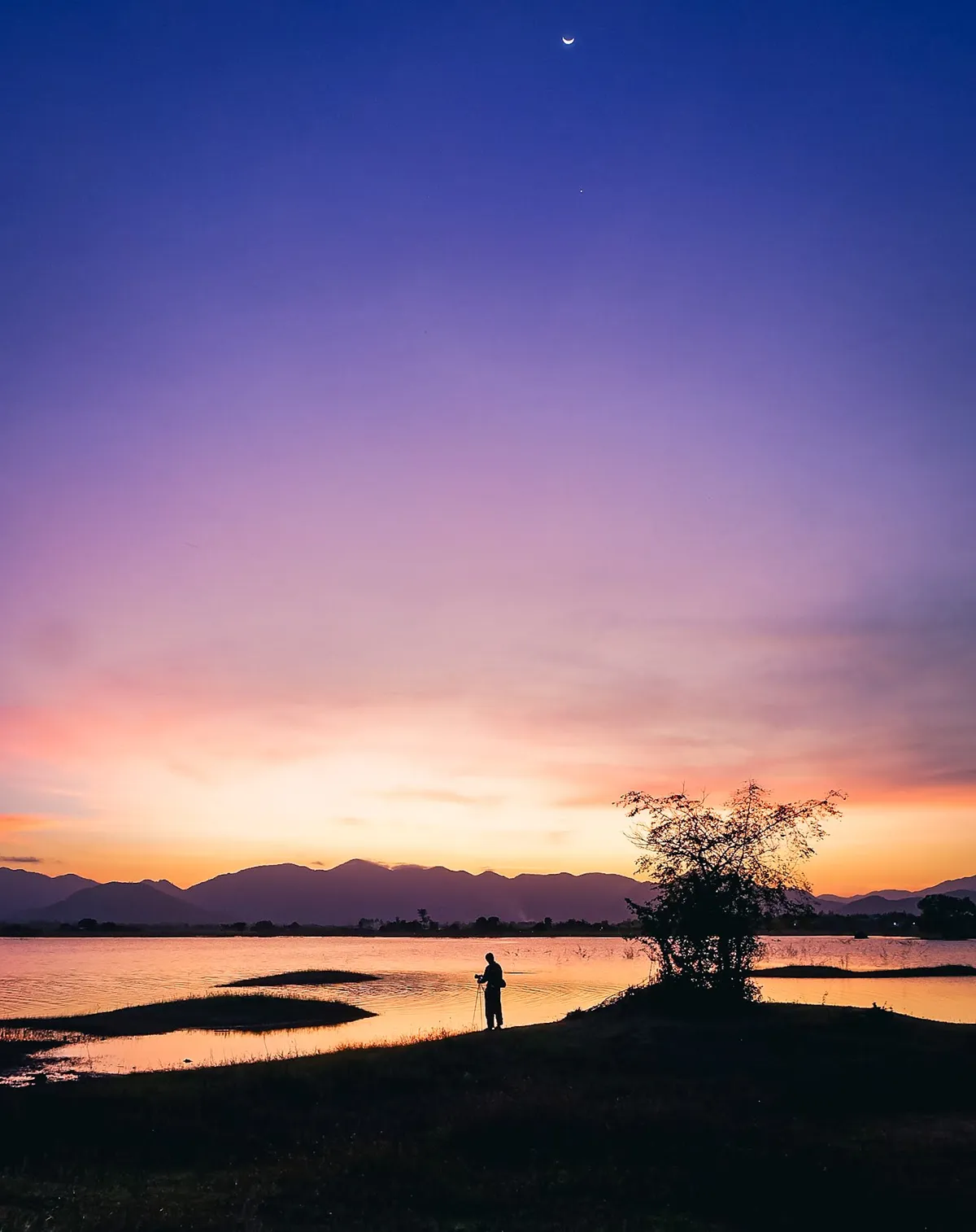Ngắm hoàng hôn rực rỡ trên hồ Suối Trầu bình yên - Ảnh 7.
