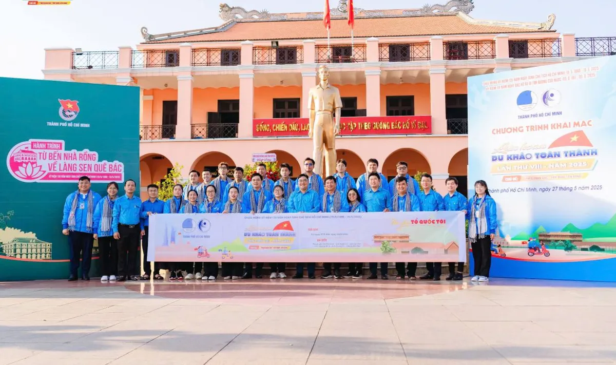 Thanh niên TP Hồ Chí Minh bắt đầu hành trình Theo chân Bác - Ảnh 1.