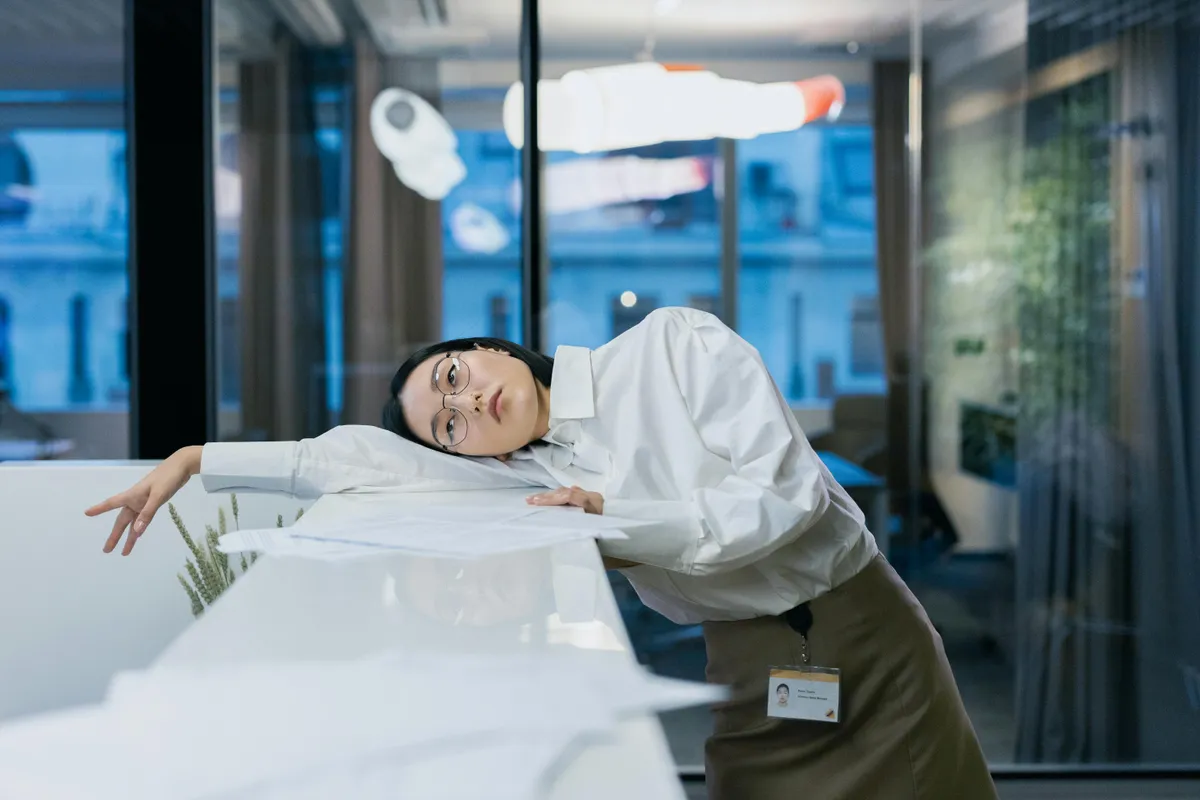 Đầu tư bạc tỷ, nhận trái đắng: Nỗi lòng phụ huynh với thế hệ nằm yên - Ảnh 1.