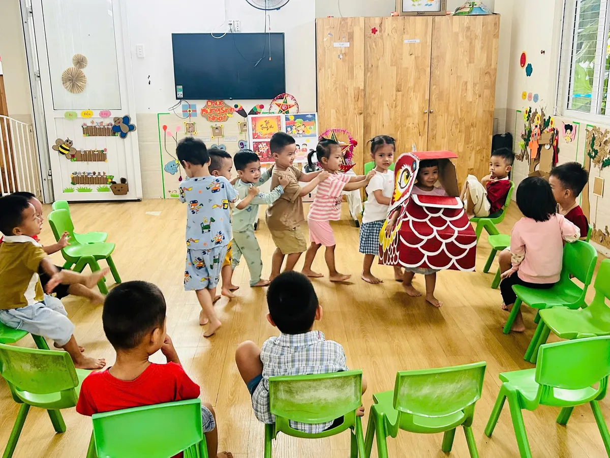 Chính sách miễn, hỗ trợ học phí: Phụ huynh nhẹ gánh - Ảnh 2.