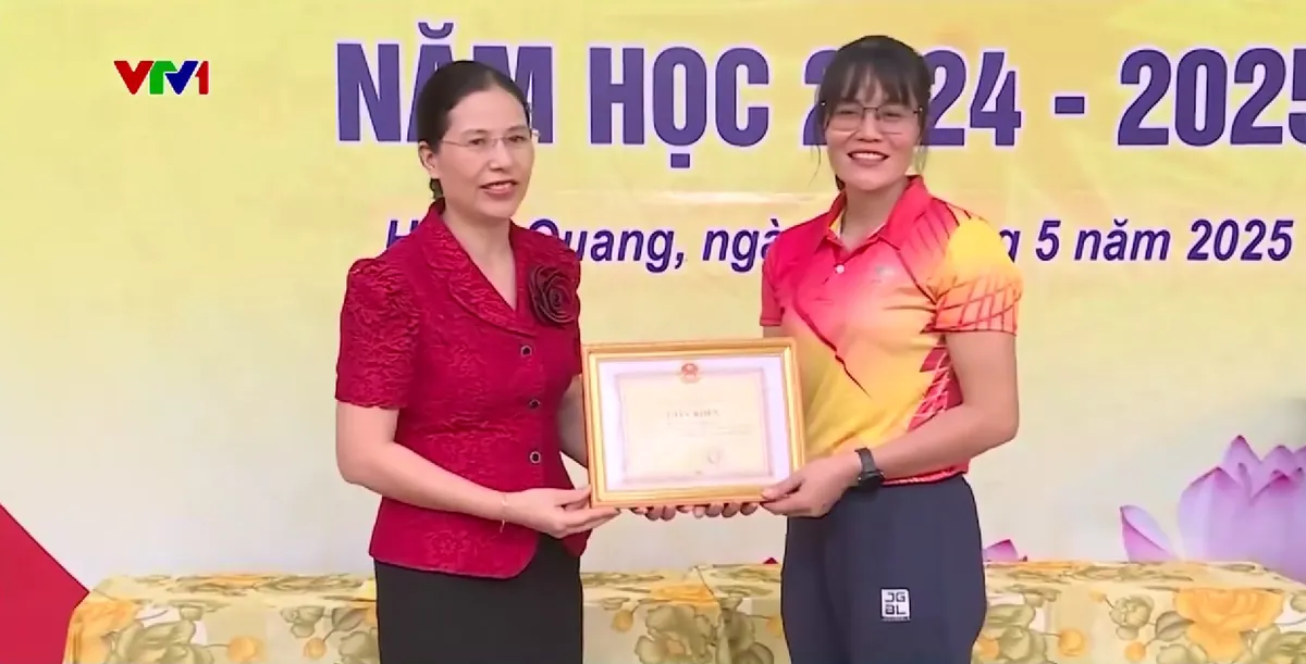 Cô giáo dũng cảm lao xuống sông cứu học sinh đuối nước - Ảnh 3.