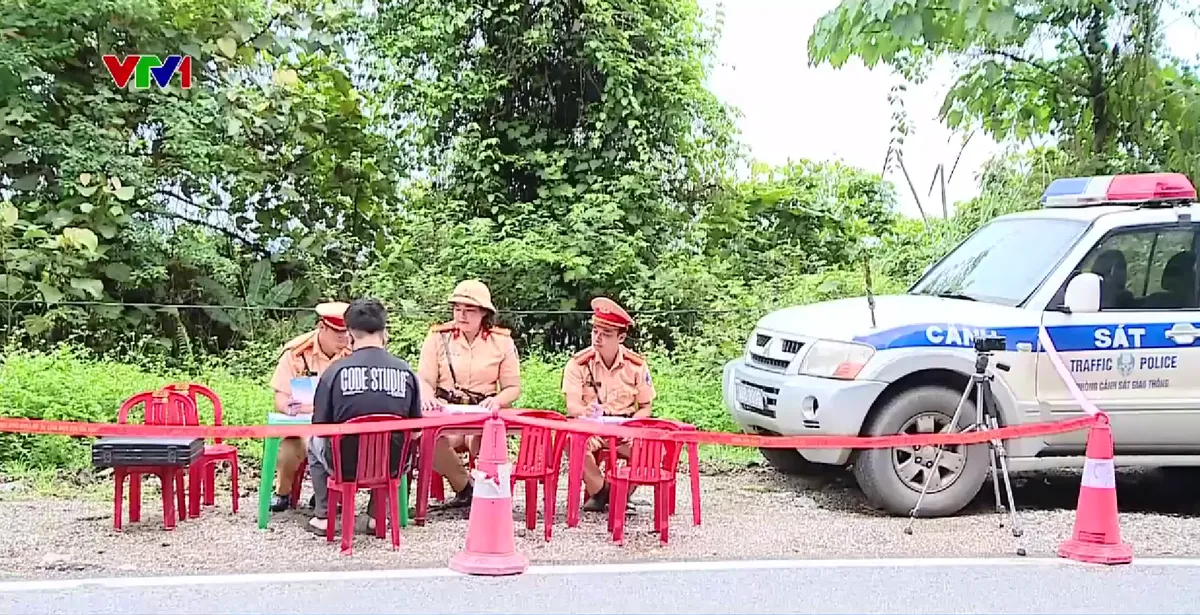 Đảm bảo an toàn giao thông trên các cung đường đèo dốc ở Cao Bằng - Ảnh 1.