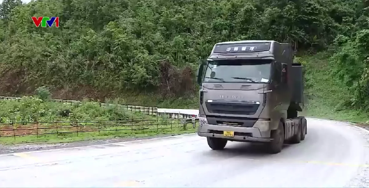 Đảm bảo an toàn giao thông trên các cung đường đèo dốc ở Cao Bằng - Ảnh 2.