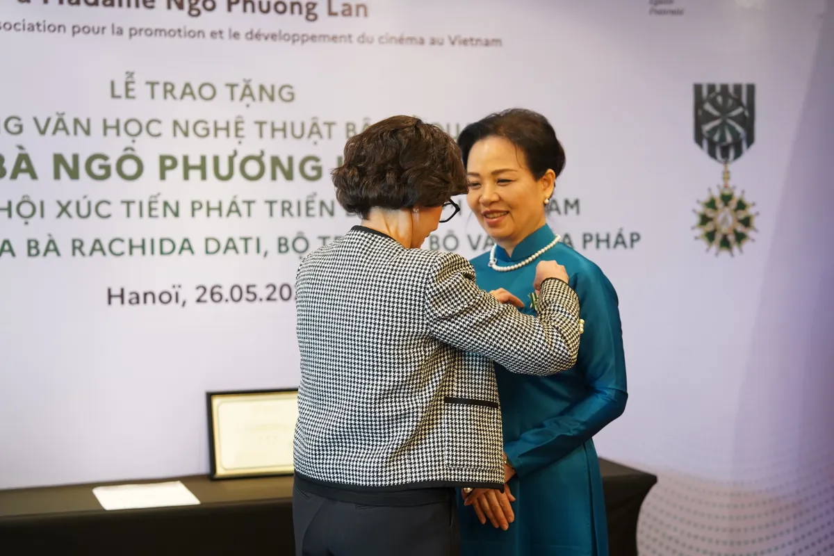 Tiến sĩ Ngô Phương Lan vinh dự nhận Huân chương Văn học Nghệ thuật của Pháp - Ảnh 2.