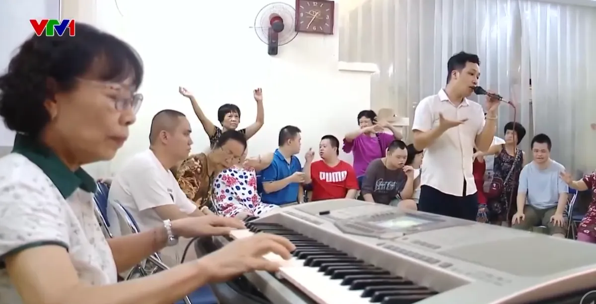 Lớp học của những đứa trẻ “không lớn” - Ảnh 1.