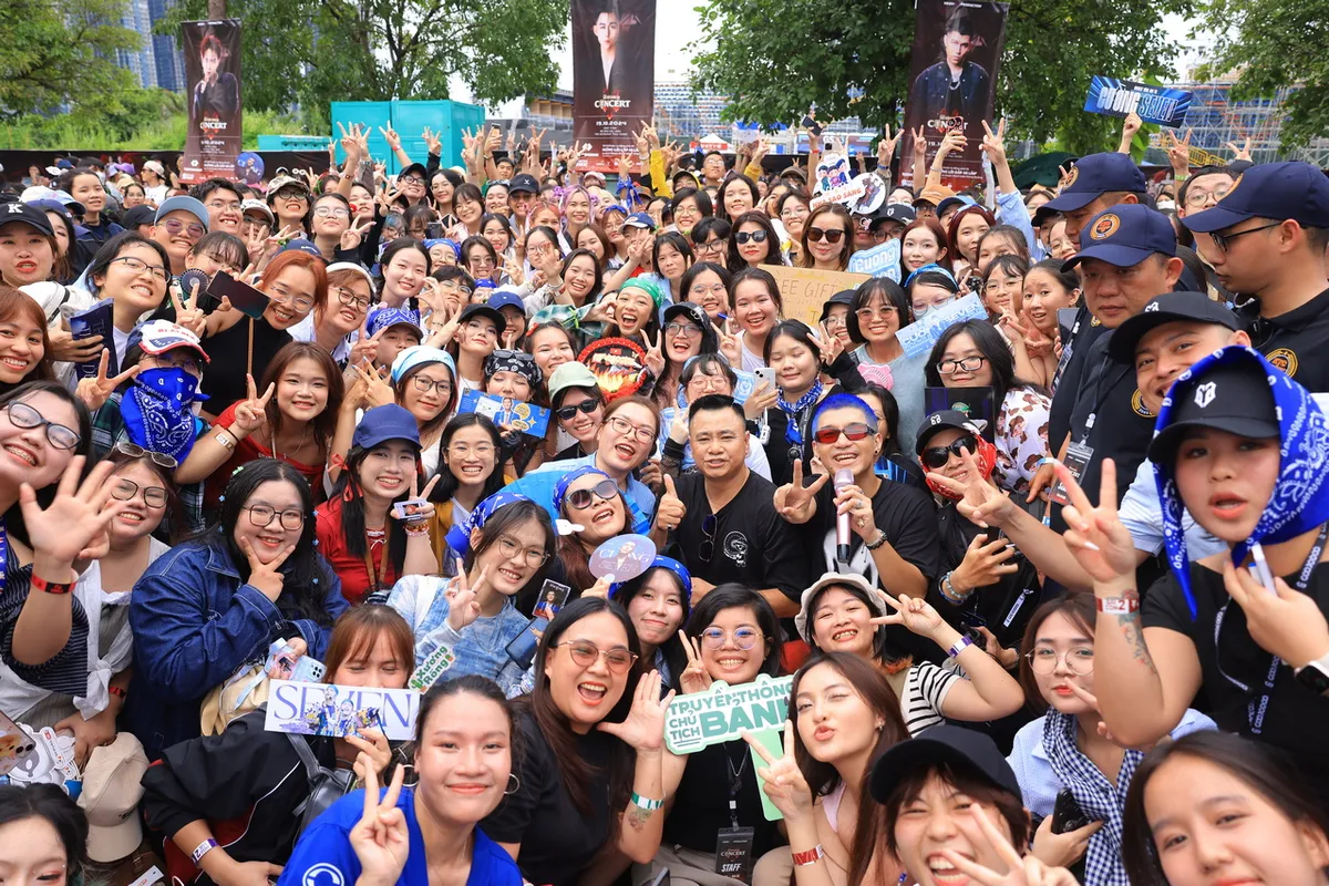 Concert Anh trai vượt ngàn chông gai gắn kết người hâm mộ bằng dự án 3.300 việc tử tế - Ảnh 1.