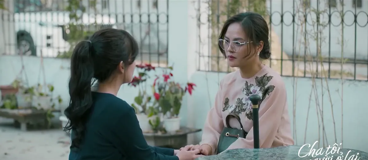 Cha tôi, người ở lại - Tập 45: Bà Liên ra đi, bố Bình đón cô Quyên về chung nhà - Ảnh 1. Cha tôi, người ở lại - Tập 45: Bà Liên ra đi, bố Bình đón cô Quyên về chung nhà - Ảnh 1.